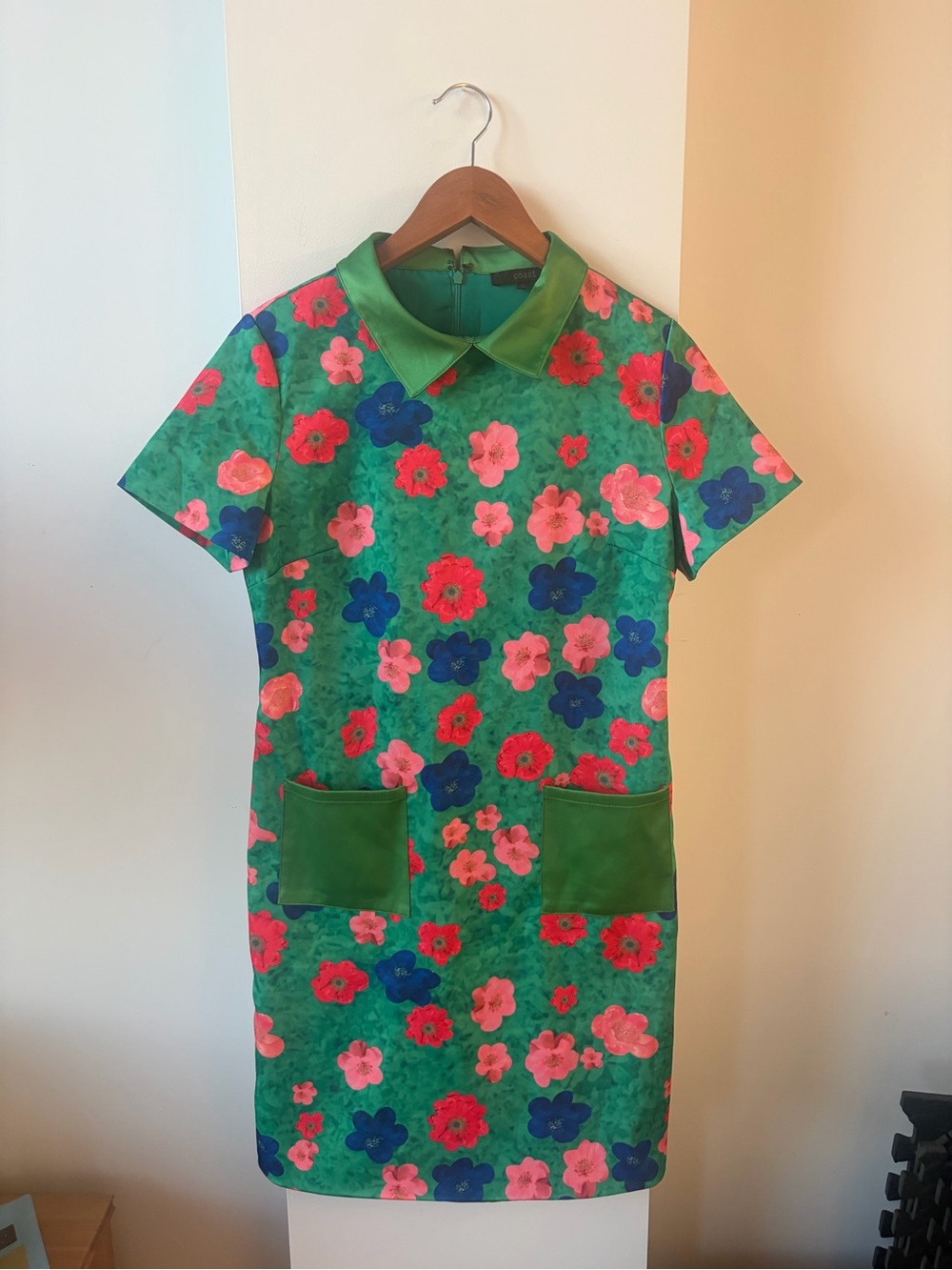 Green Vintage Floral Shift Dress with Pocket Details